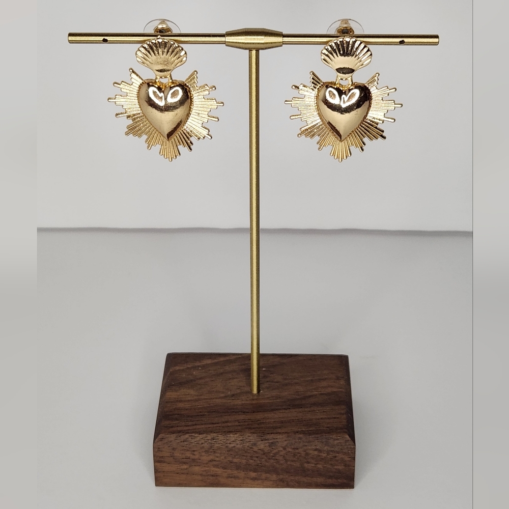 GOLD BEAMING HEART EARRINGS